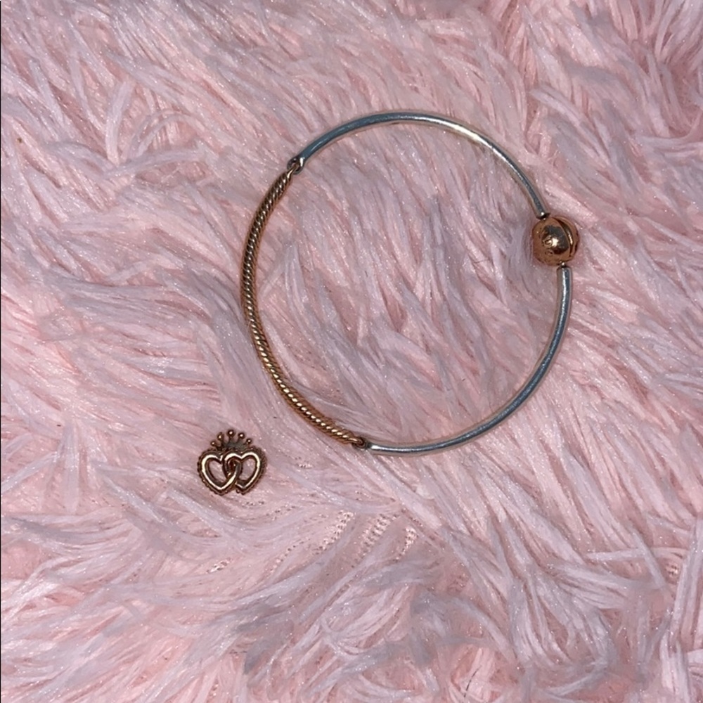Rose gold pandora bracelet & Love Charm ❤️